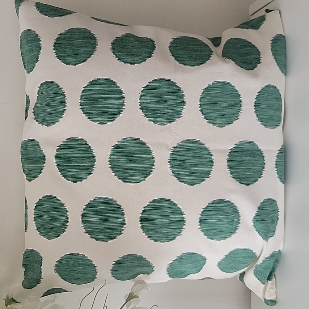 Cushion Cover with Hidden Zipper, Off-white Green Polkadot Pattern, Size 50x50cm